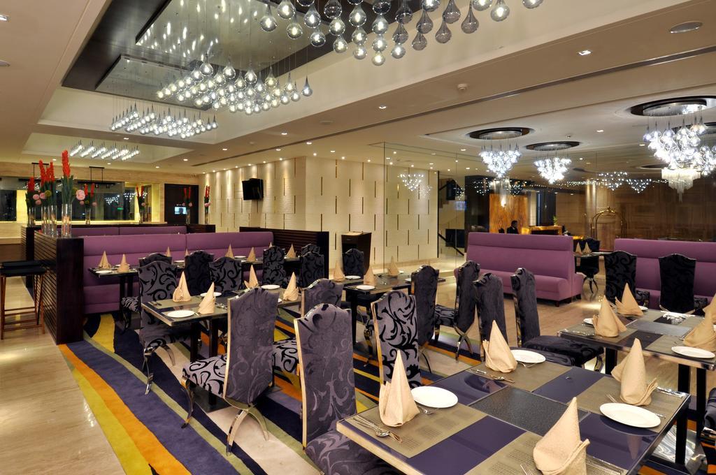 The Cove Hotel Panchkula Bagian luar foto