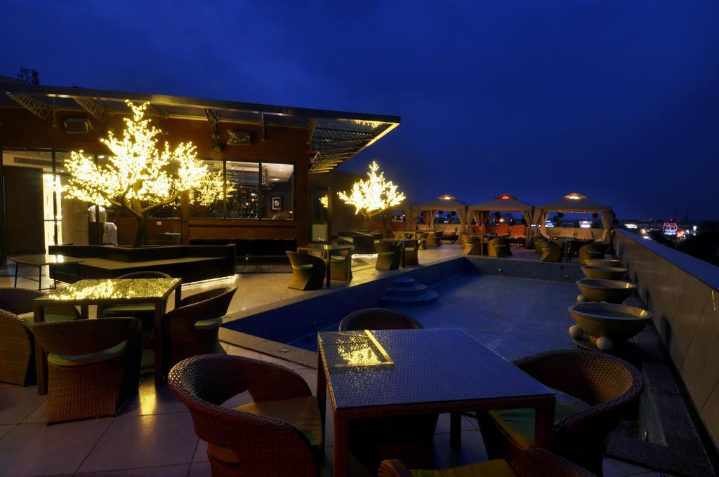 The Cove Hotel Panchkula Bagian luar foto
