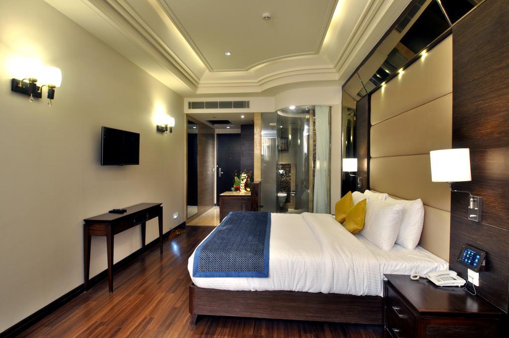The Cove Hotel Panchkula Bagian luar foto